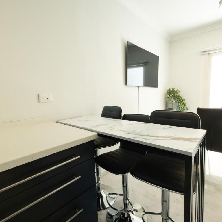 Spacious & Comfortable Home Exclusive Neighborhood - Four-Bedroom House - 4
