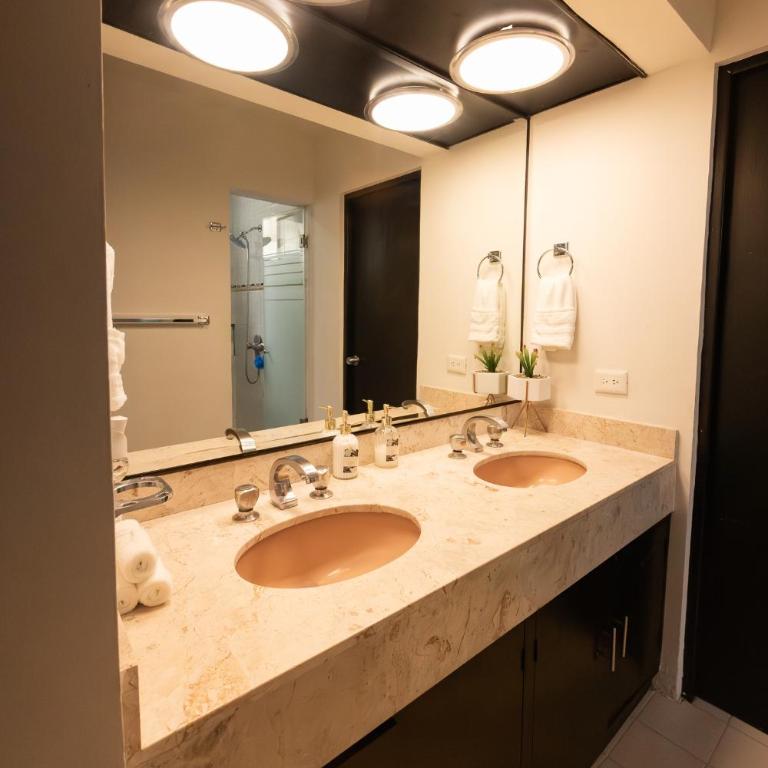 Spacious & Comfortable Home Exclusive Neighborhood - Four-Bedroom House - 5