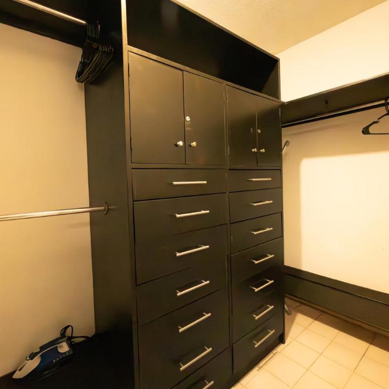 Spacious & Comfortable Home Exclusive Neighborhood - Four-Bedroom House - 6