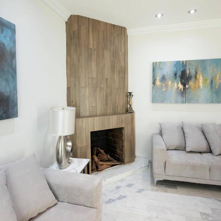 Spacious & Comfortable Home Exclusive Neighborhood - Four-Bedroom House - 19