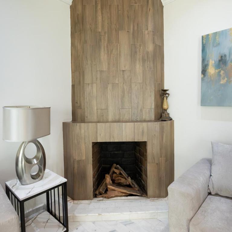 Spacious & Comfortable Home Exclusive Neighborhood - Four-Bedroom House - 21