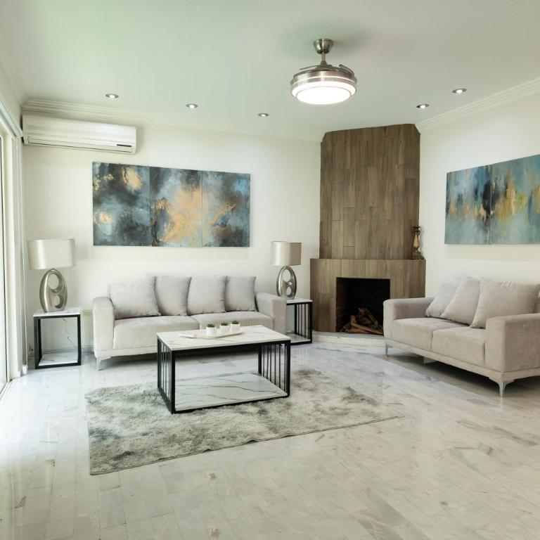 Spacious & Comfortable Home Exclusive Neighborhood - Four-Bedroom House - 24