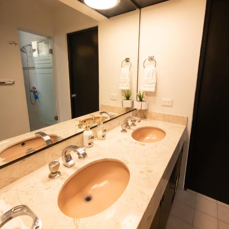 Spacious & Comfortable Home Exclusive Neighborhood - Four-Bedroom House - 25