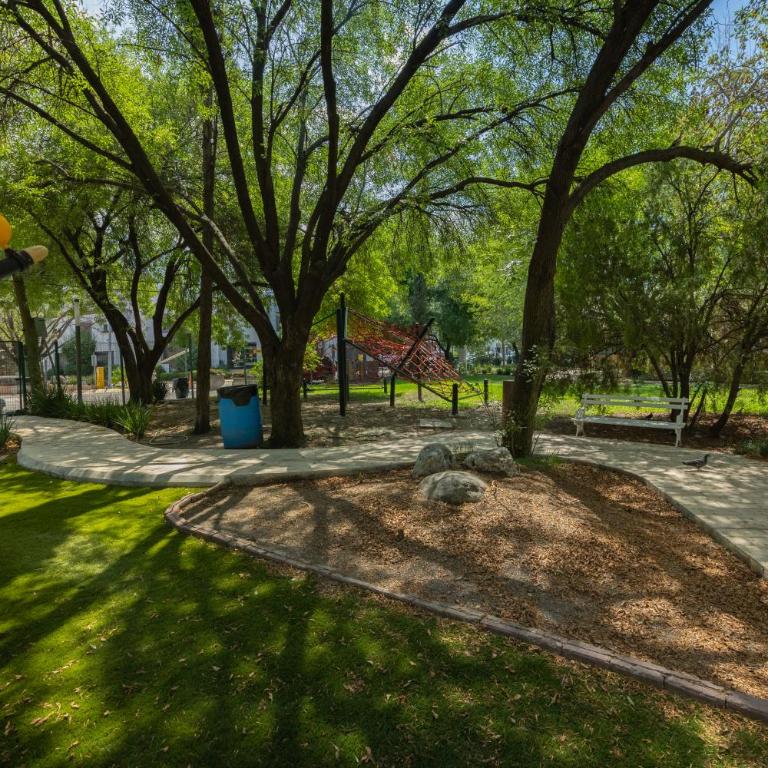 Spacious & Comfortable Home Exclusive Neighborhood - Four-Bedroom House - 38