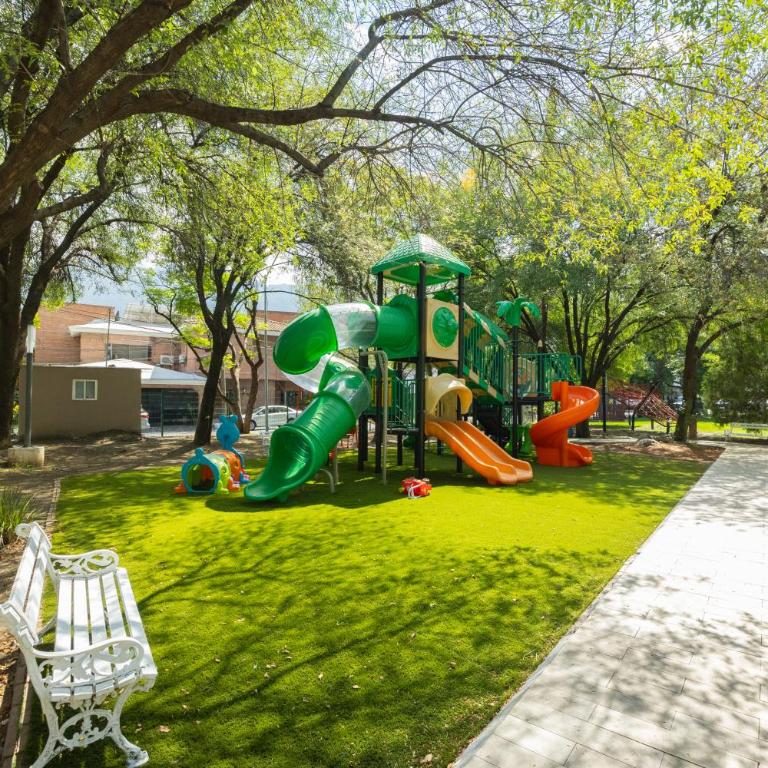 Spacious & Comfortable Home Exclusive Neighborhood - Four-Bedroom House - 37