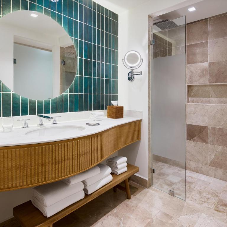 Marriott Puerto Vallarta Resort & Spa - Habitación Premium (acceso directo a la piscina, Solo adultos) con vistas a la piscina, 1 cama extragrande - 1