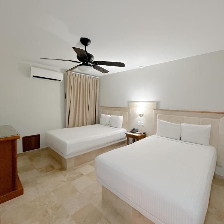 Quality Inn Mazatlan - Alojamiento con 2 camas dobles sin balcón - 2
