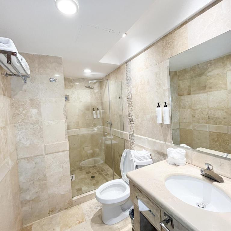 Quality Inn Mazatlan - Alojamiento con 2 camas dobles sin balcón - 6