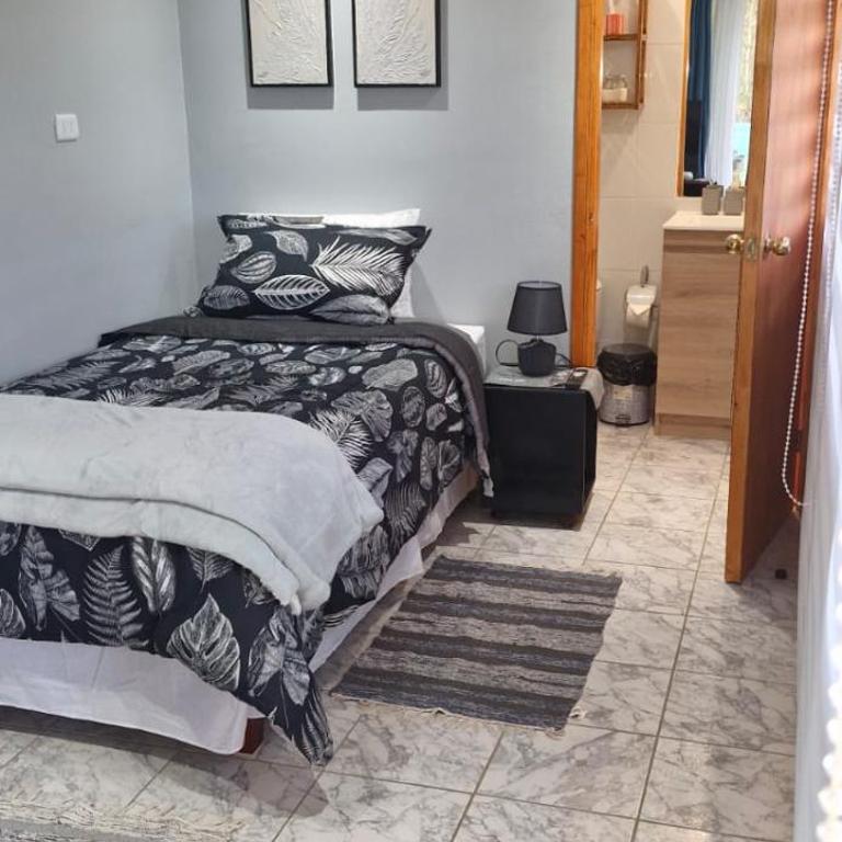 hostel habitación boutique rapa nui - Habitación Individual con baño privado - 3