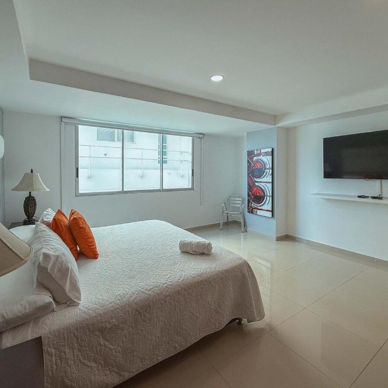 Apartamento con salida a la playa - Three-Bedroom Apartment - 7