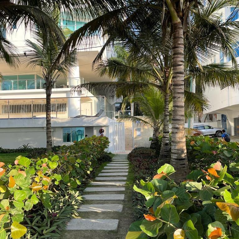 Apartamento con salida a la playa - Three-Bedroom Apartment - 8