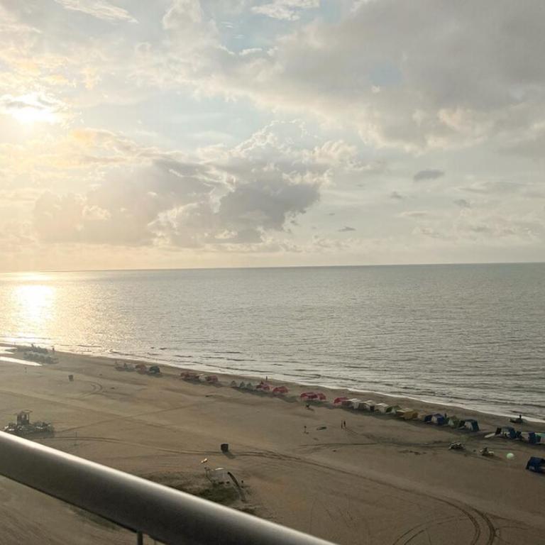 Apartamento con salida a la playa - Three-Bedroom Apartment - 9