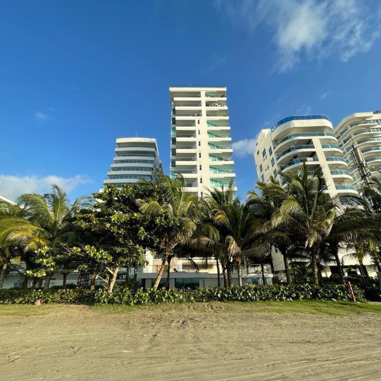 Apartamento con salida a la playa - Three-Bedroom Apartment - 10