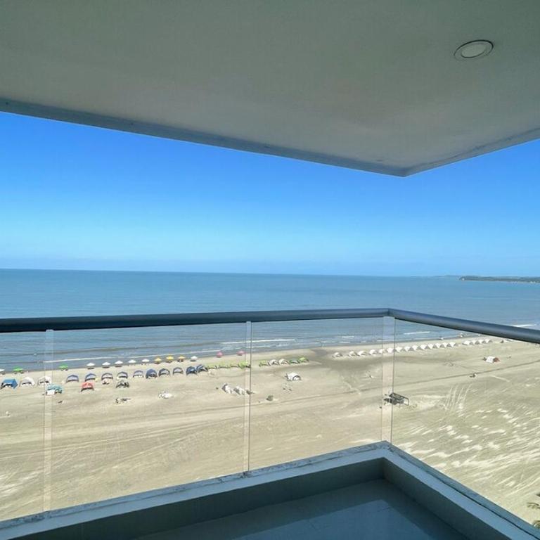 Apartamento con salida a la playa - Three-Bedroom Apartment - 13