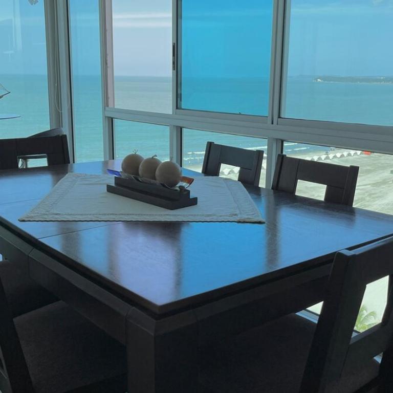 Apartamento con salida a la playa - Three-Bedroom Apartment - 14
