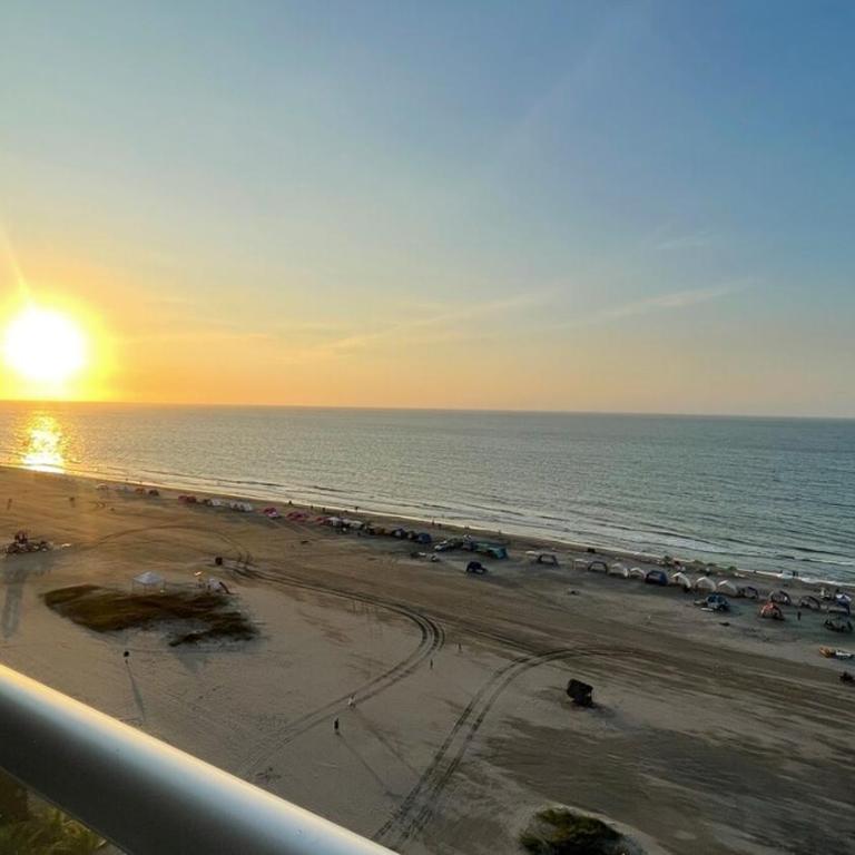 Apartamento con salida a la playa - Three-Bedroom Apartment - 19