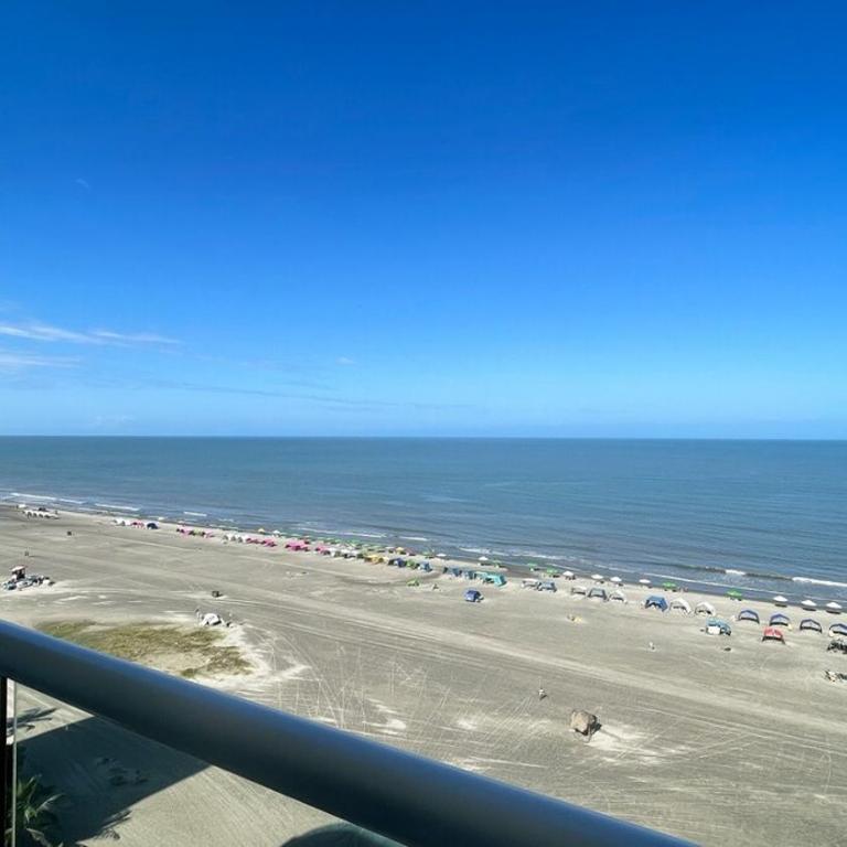 Apartamento con salida a la playa - Three-Bedroom Apartment - 21