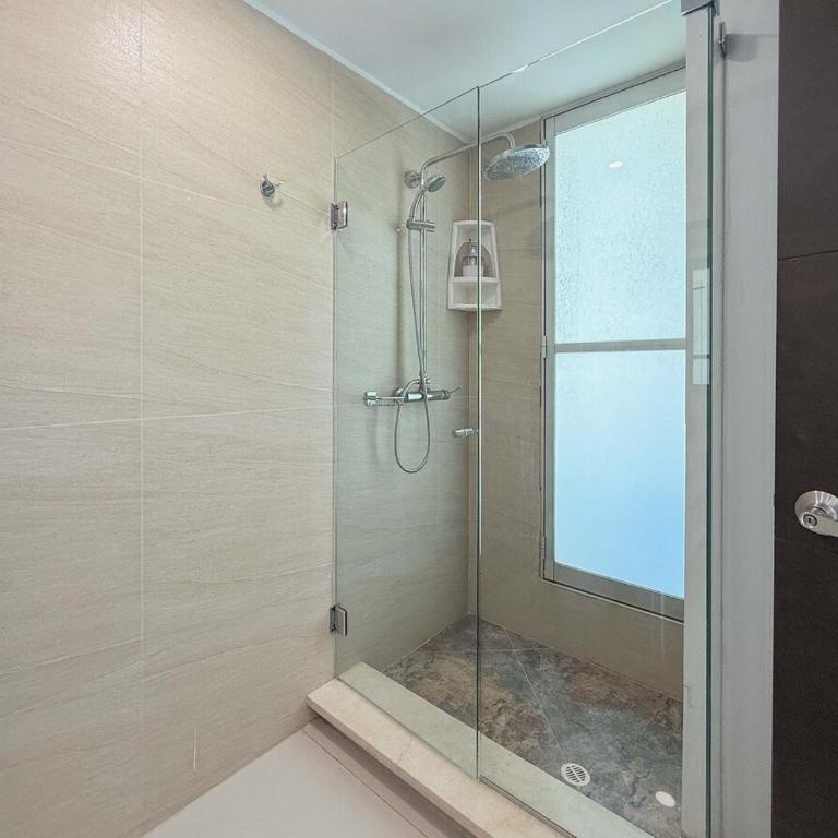 Apartamento con salida a la playa - Three-Bedroom Apartment - 23