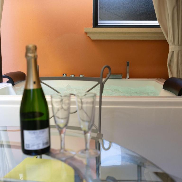BolognaRoomscom - Isaia Garden Private Garden Spa Bath - Suite King con Vasca Idromassaggio - 3