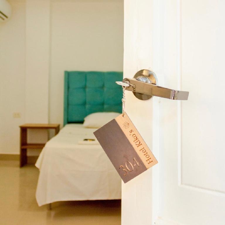 Hotel Kikos Plaza - Habitación Individual con baño privado - 1