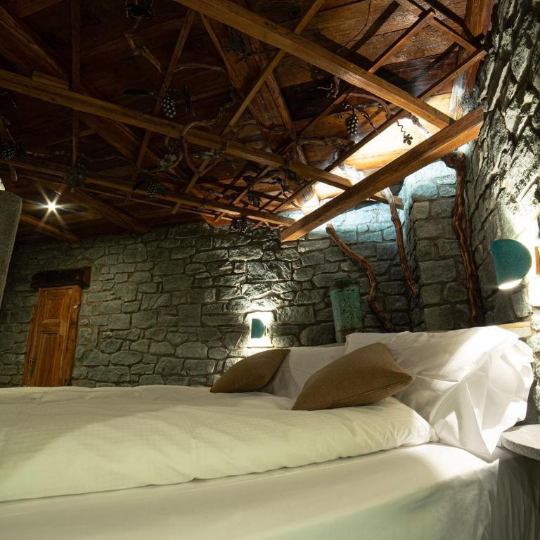 Café Quinson Relais de Charme - Suite mit Kingsize-Bett und Balkon - 4