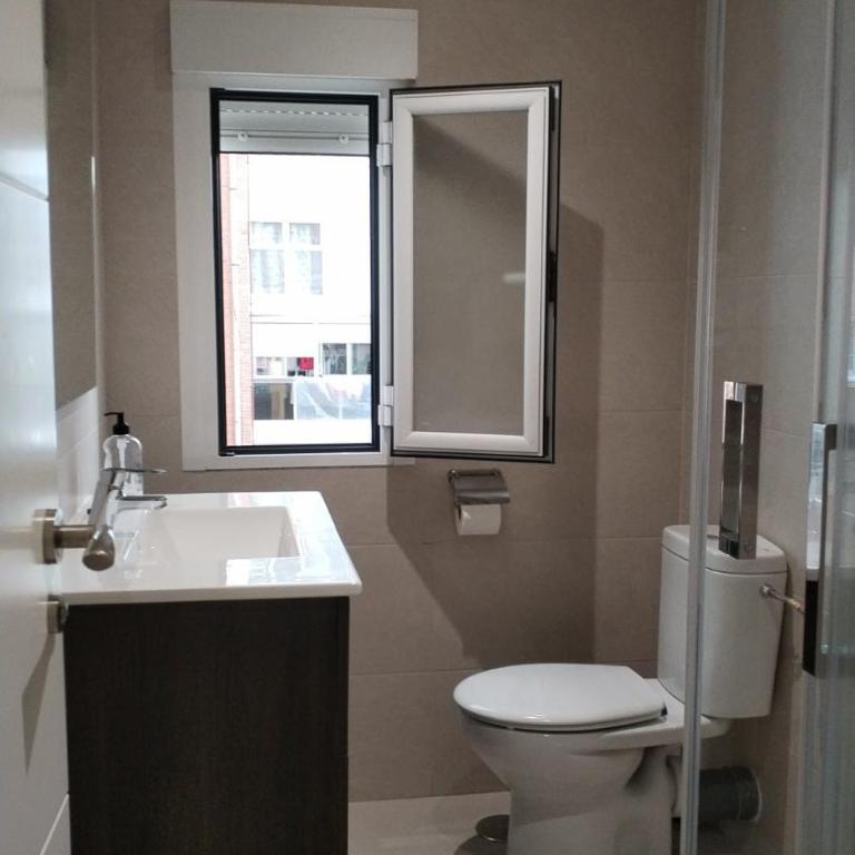 Piso a 10 min del aeropuerto - Three-Bedroom Apartment - 11