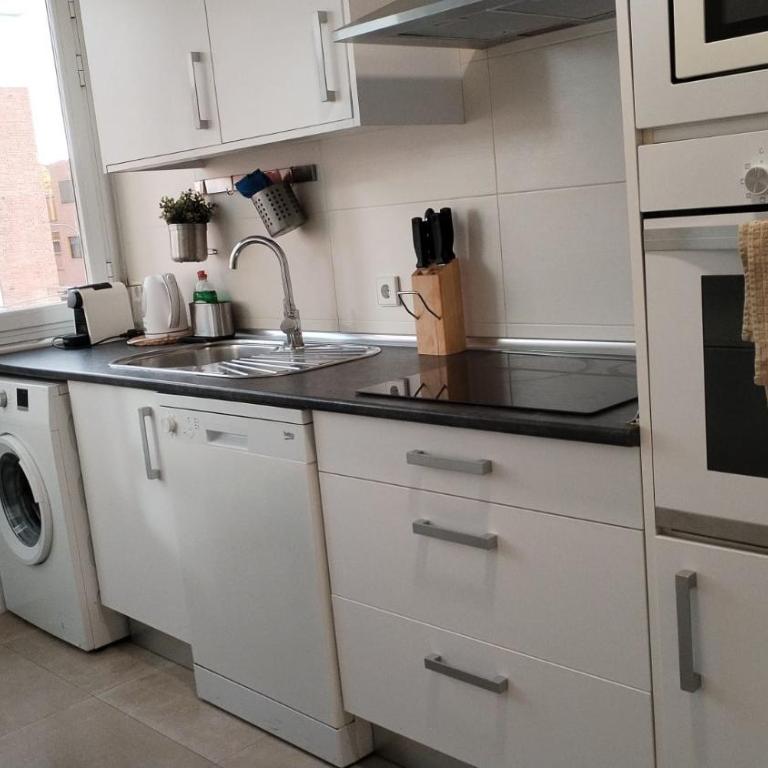 Piso a 10 min del aeropuerto - Three-Bedroom Apartment - 8