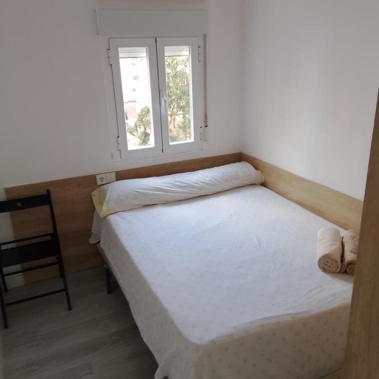 Piso a 10 min del aeropuerto - Three-Bedroom Apartment - 5