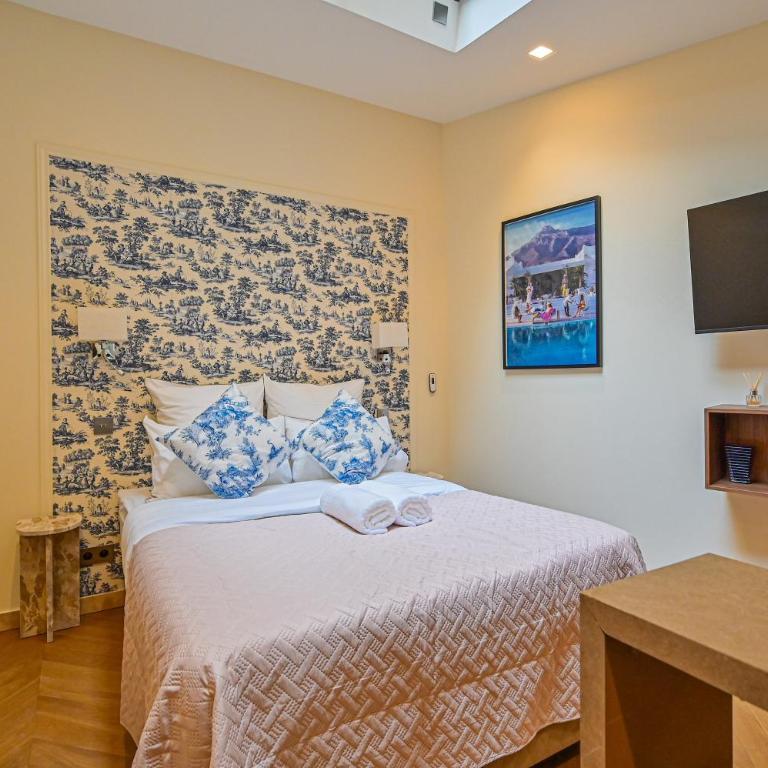 Montparnasse Signature Apartments - One-Bedroom Loft Apartment with One Queen Bed - 7