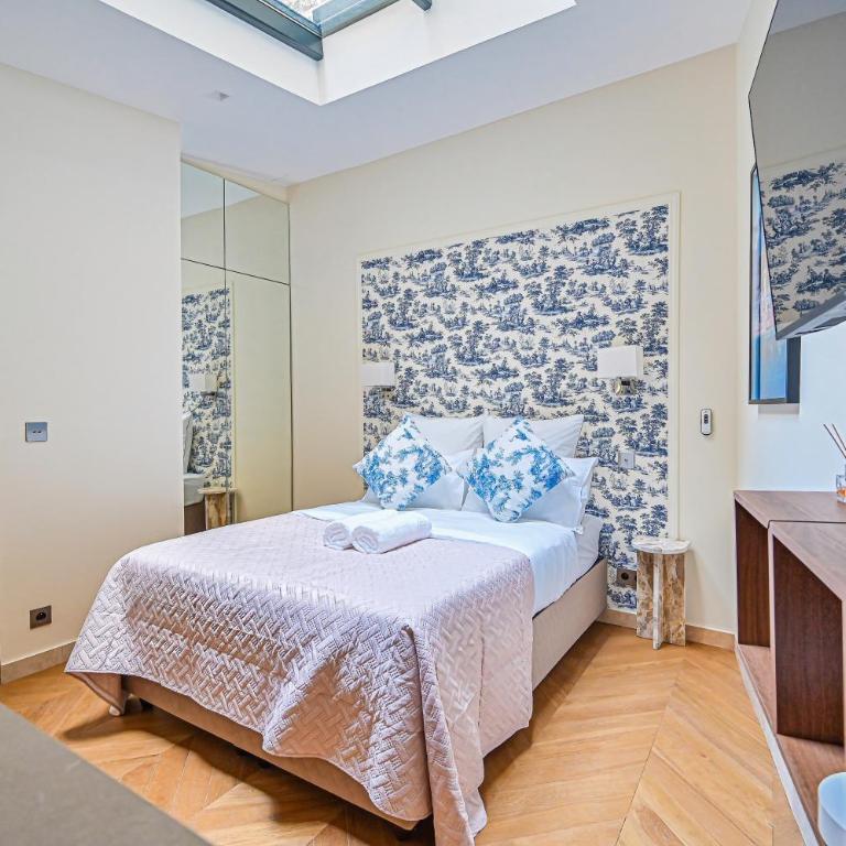 Montparnasse Signature Apartments - One-Bedroom Loft Apartment with One Queen Bed - 11