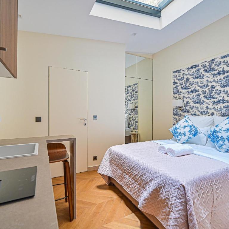 Montparnasse Signature Apartments - One-Bedroom Loft Apartment with One Queen Bed - 16