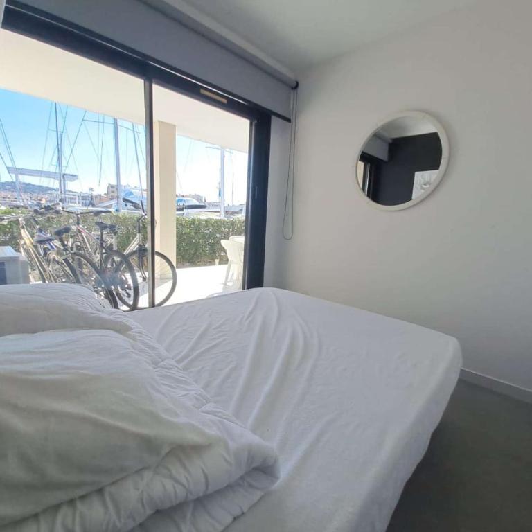 MARCOGVOILE - Golfe de Saint-Tropez - Agréable T2 cabine avec vue sur la marina - Appartamento con Vista Mare - 10