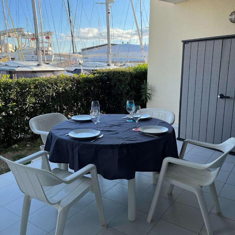 MARCOGVOILE - Golfe de Saint-Tropez - Agréable T2 cabine avec vue sur la marina - Appartamento con Vista Mare - 16