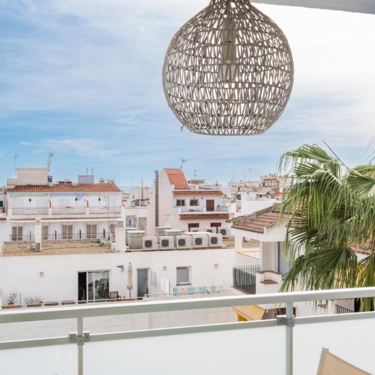 Sitges Spaces Oasis Penthouse 3 Bedroom, 2 Bathroom, Terrace, Pool, Sleeps up to 6 - Apartamento - 44