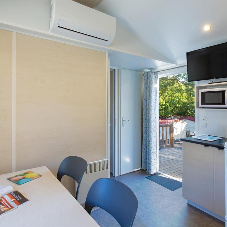 Camping La Pinède - Mobile Home 2 Chambres Confort - 9