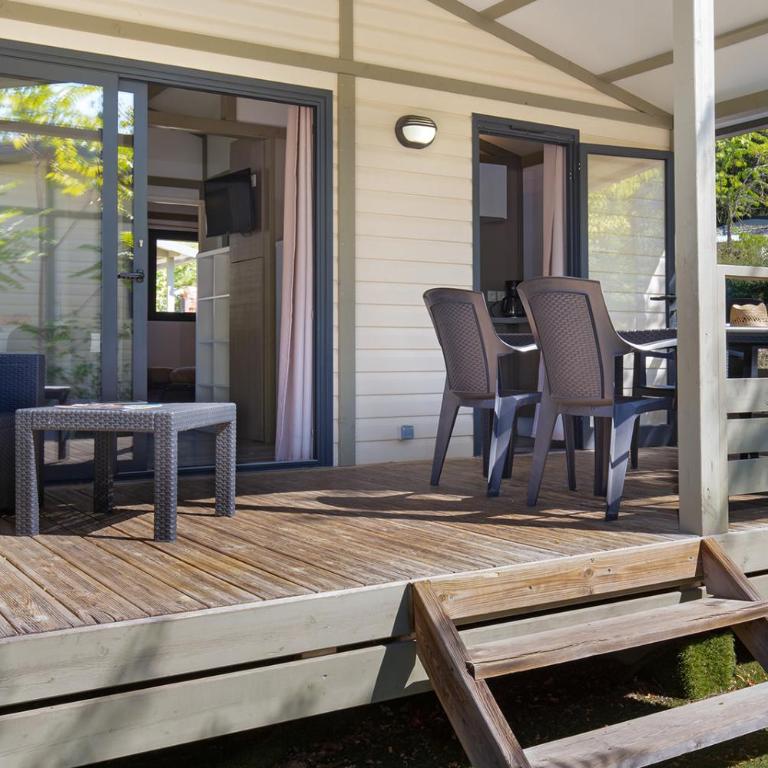 Camping La Pinède - Chalet 2 Chambres Supérieur - 10