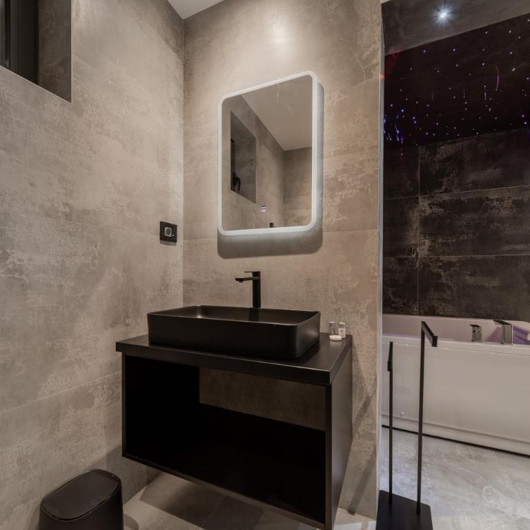 Rei 2 - Suite with Sauna - 11