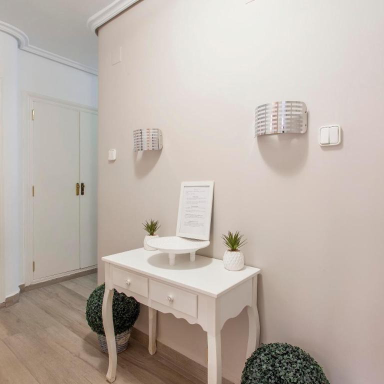 Valencia Flat Rental 3 bedroom in Extramurs - Three-Bedroom Apartment - 25
