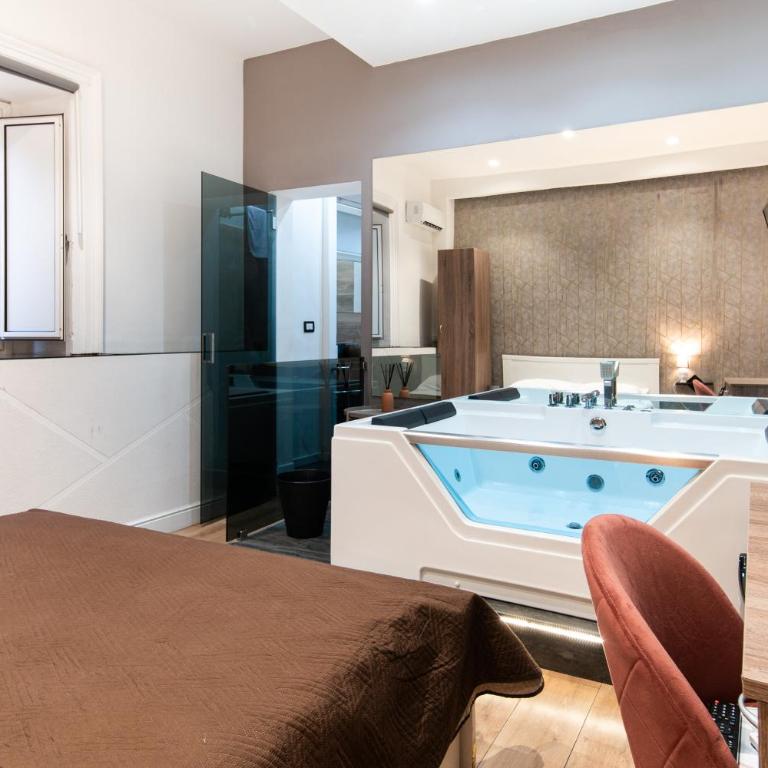 Etnea Room's 21 - Deluxe Suite with Spa Bath - 7