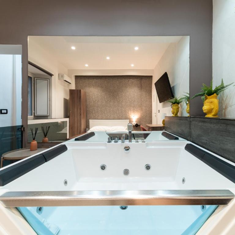 Etnea Room's 21 - Deluxe Suite with Spa Bath - 2