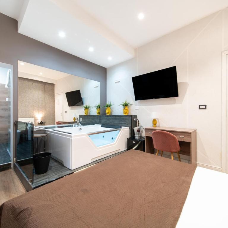 Etnea Room's 21 - Deluxe Suite with Spa Bath - 6