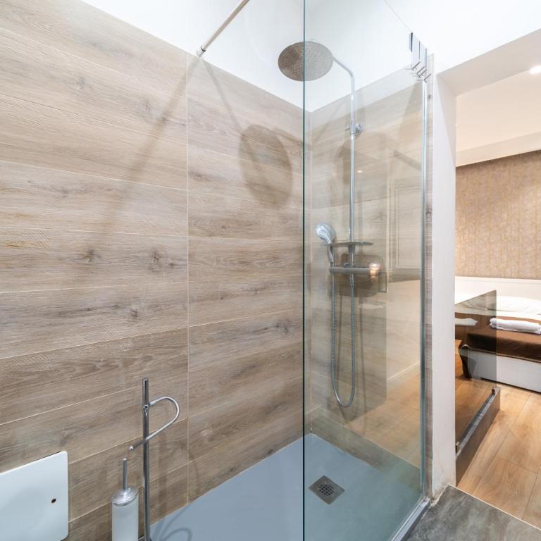 Etnea Room's 21 - Deluxe Suite with Spa Bath - 12