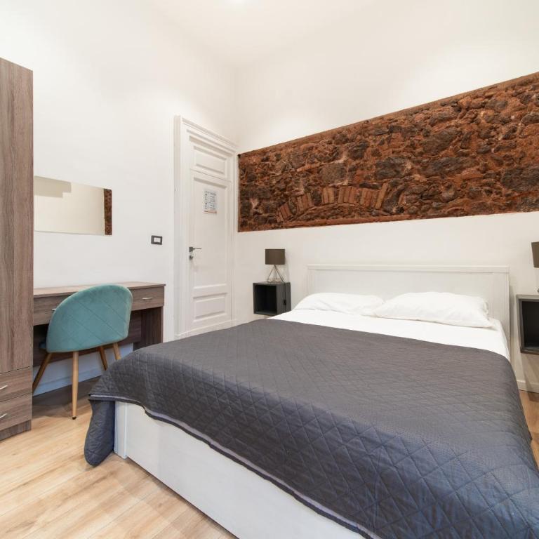Etnea Room's 21 - Double Room with Balcony - 9