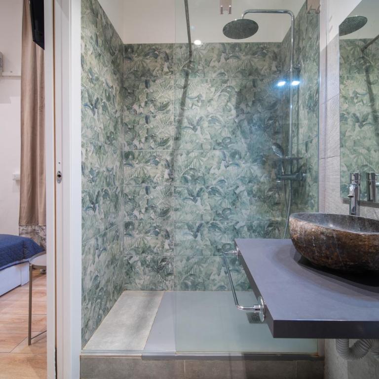 Etnea Room's 21 - Double Room with Balcony - 8