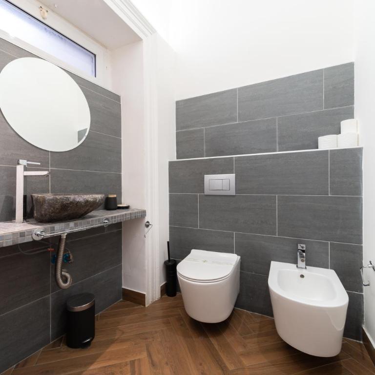 Etnea Room's 21 - Queen Suite with Spa Bath - 6