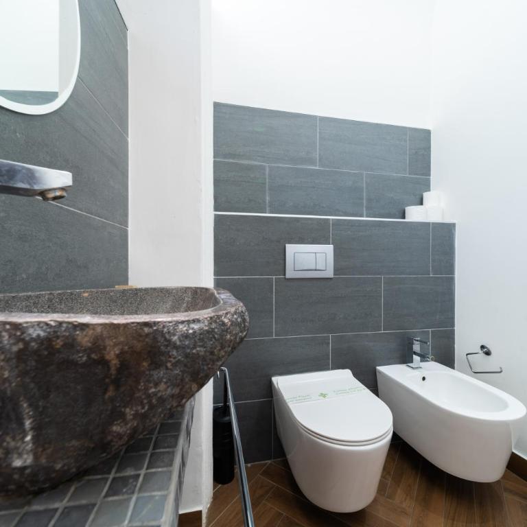 Etnea Room's 21 - Queen Suite with Spa Bath - 9