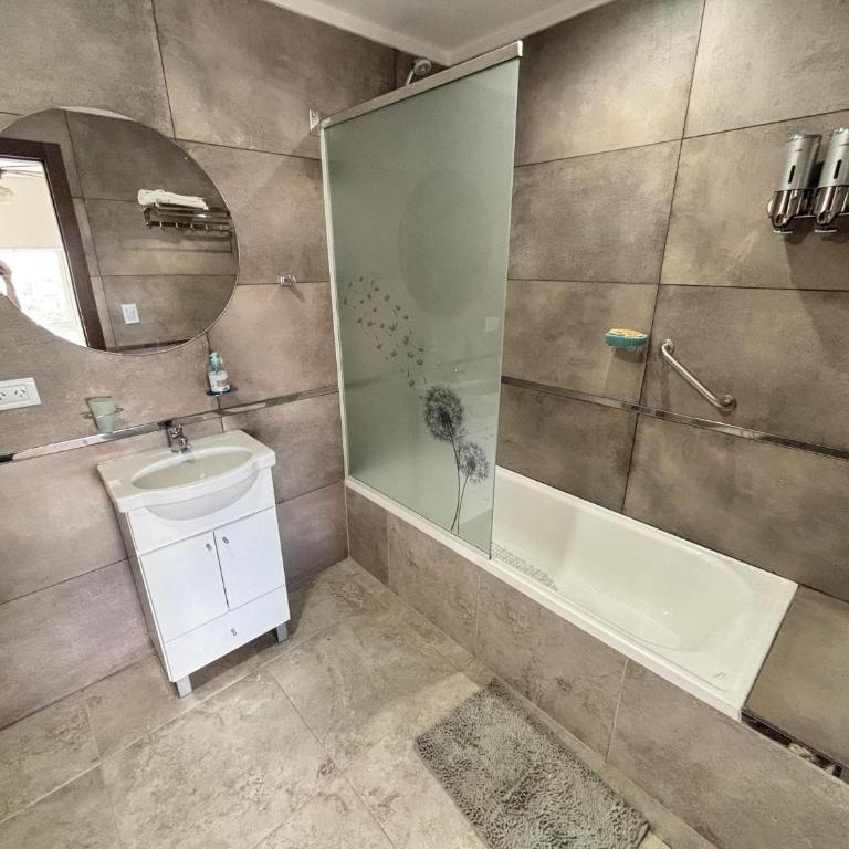 Departamento con balcón, hasta 4 personas, en Tandil, a metros de la plaza principal, con wi fi - Apartamento de 1 dormitorio - 28