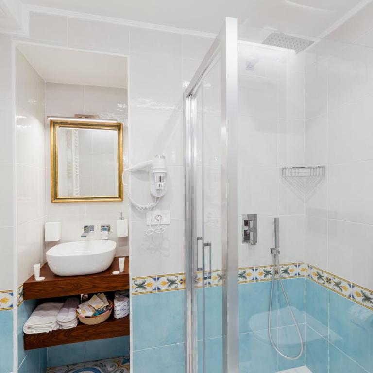 Atri Rooms Centro Storico Napoli - Ampia Camera Matrimoniale - 5