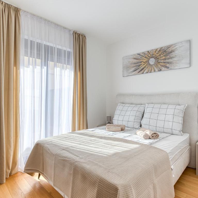 Seaside Cozy Apartment in Becici - One-Bedroom Apartment - 3