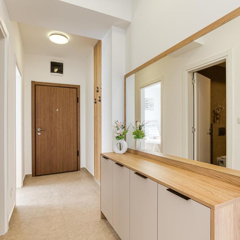 Seaside Cozy Apartment in Becici - One-Bedroom Apartment - 5